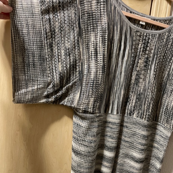 Women XL Gorgeous Knit Stretch Boho Top Blouse Flattering Style - Picture 2 of 6